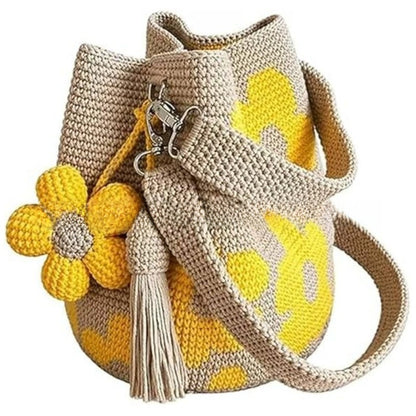 Bolso de mano con flor y borlón