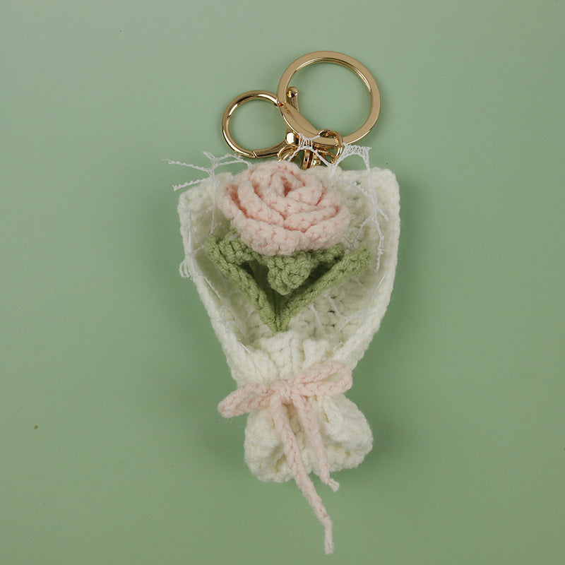 Charm de flor artesanal tejido en crochet