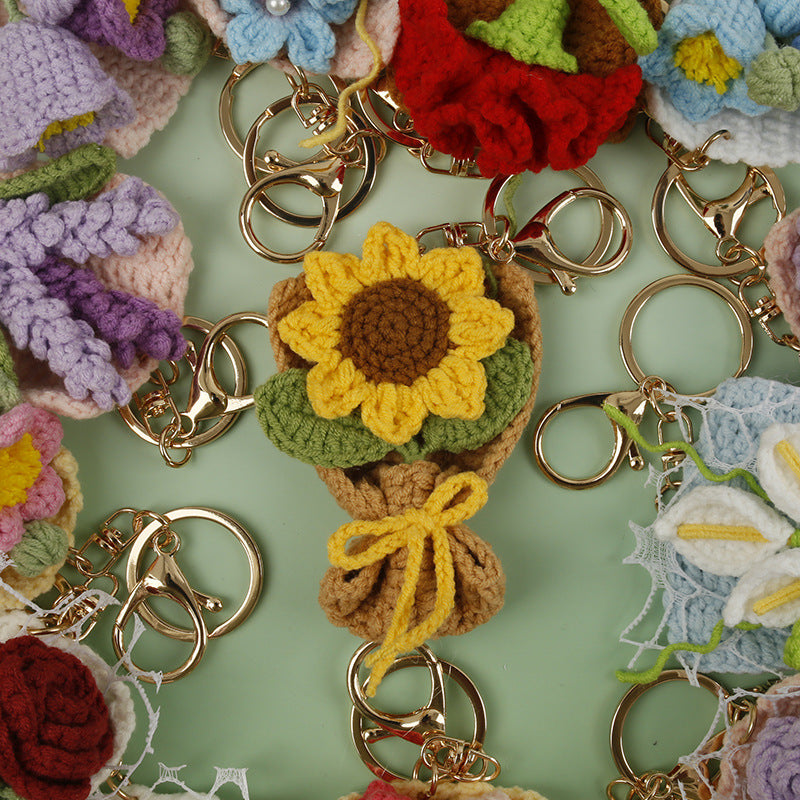 Charm de flor artesanal tejido en crochet