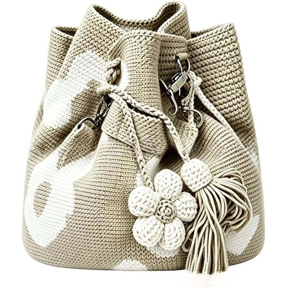 Bolso de mano con flor y borlón