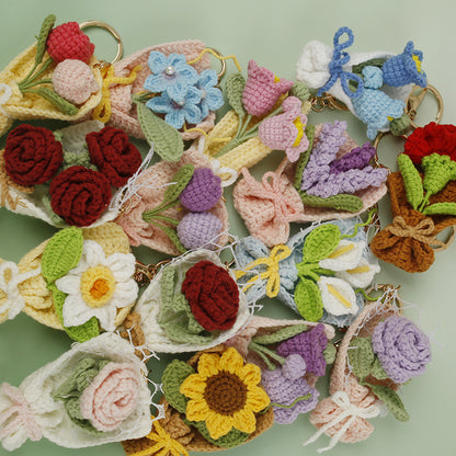 Charm de flor artesanal tejido en crochet
