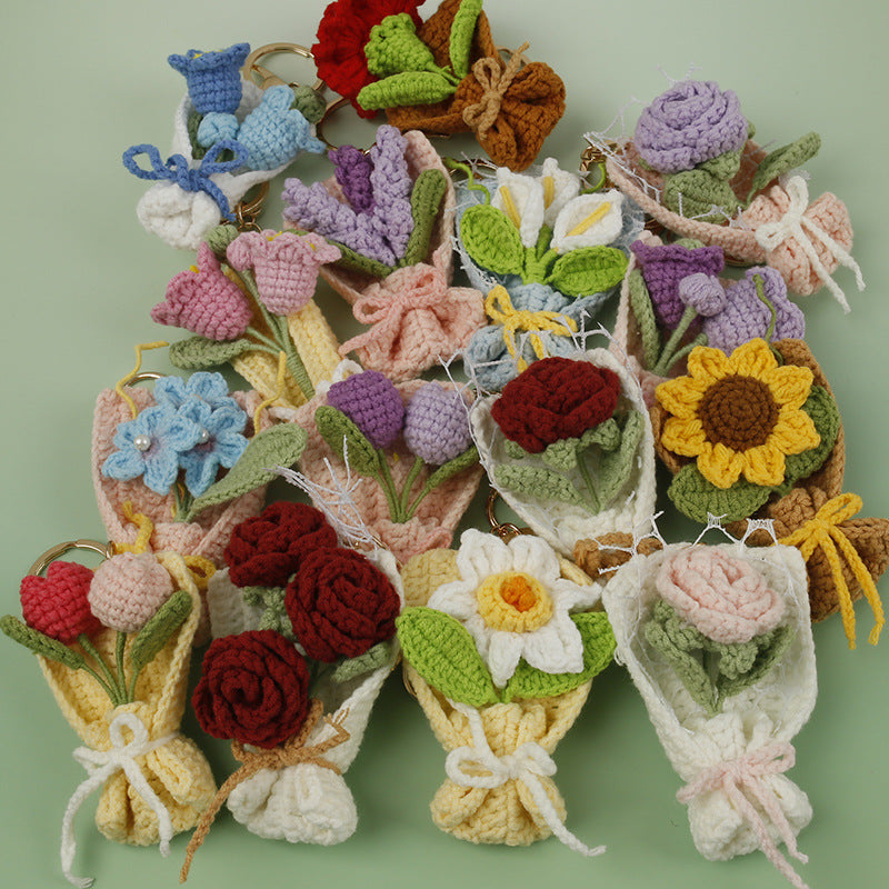 Charm de flor artesanal tejido en crochet