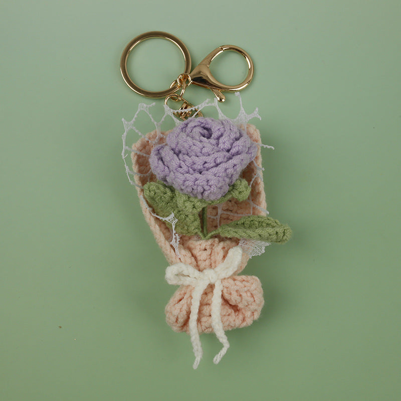 Charm de flor artesanal tejido en crochet