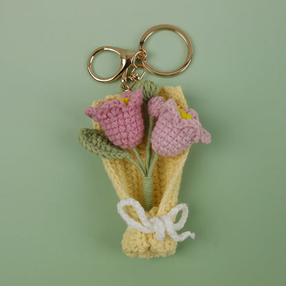 Charm de flor artesanal tejido en crochet