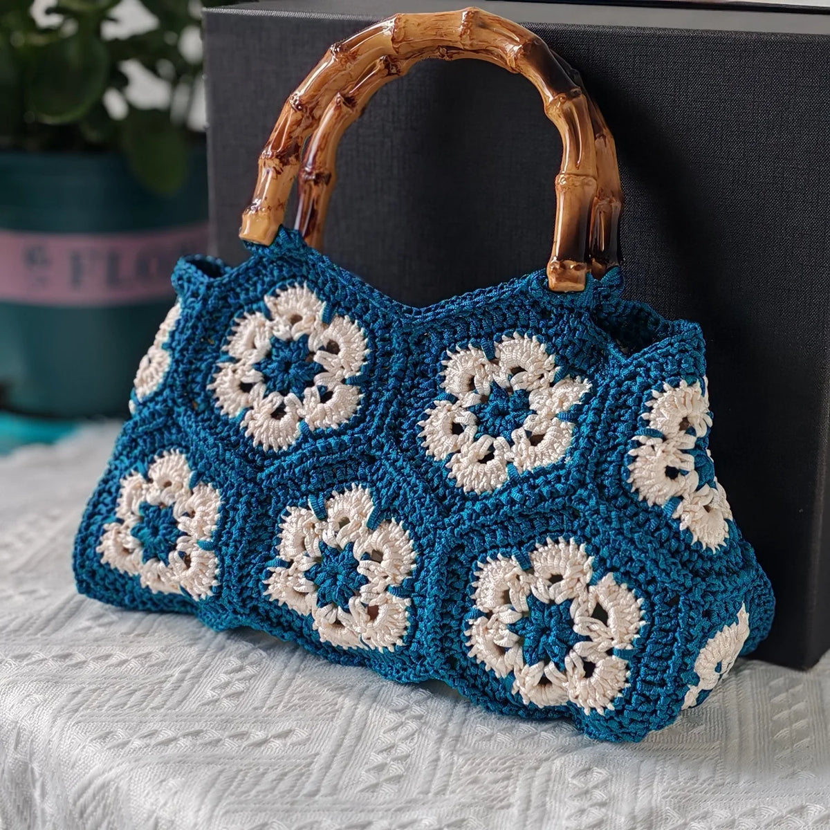 Bolso Tote Granny Square de Crochet con Asa Estilo Bambú
