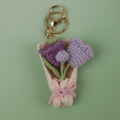 Charm de flor artesanal tejido en crochet